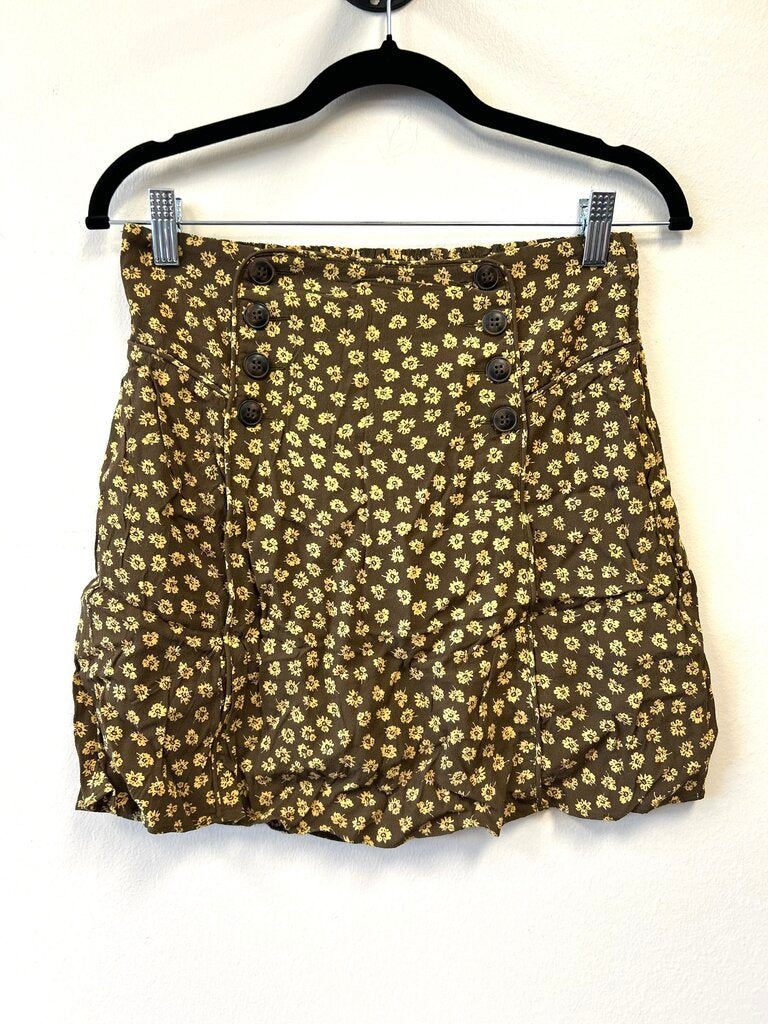 Floral button accent mini