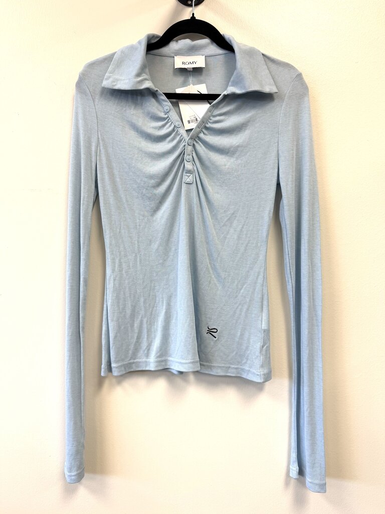 NWT Louise 1/4 button