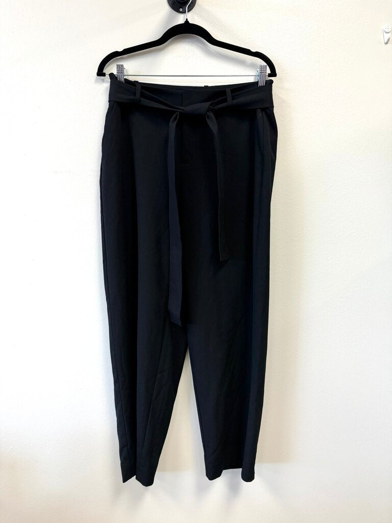 Stretch w/ belt loops & pockets