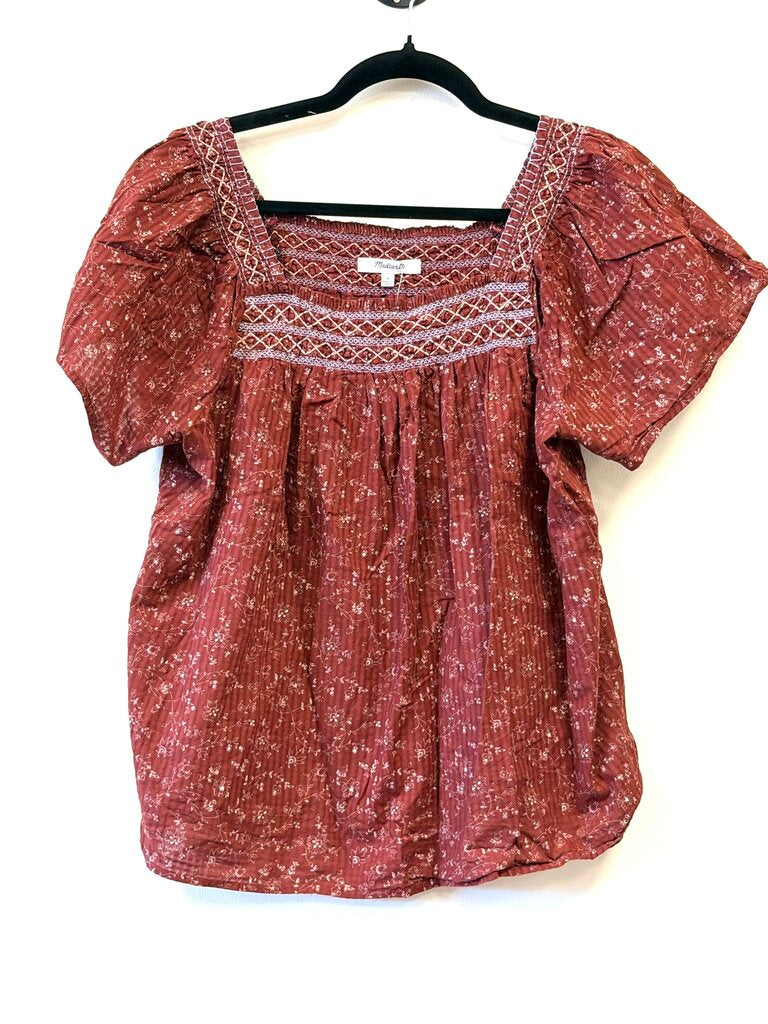 Floral embroidered accent