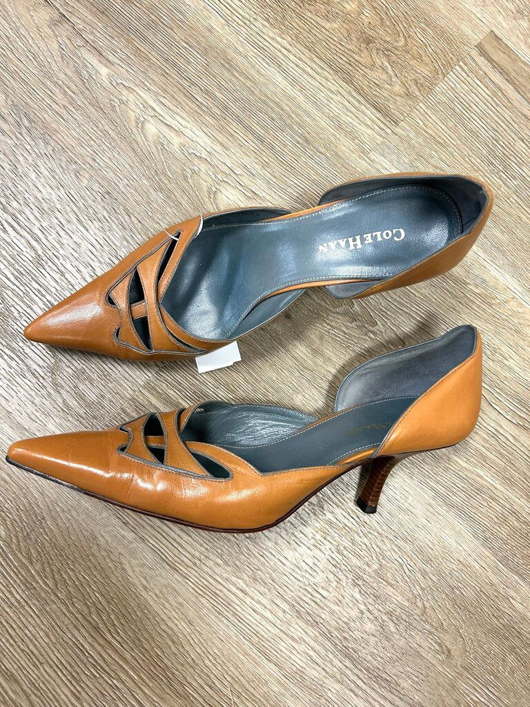 Pointed Toe Kitten Heel