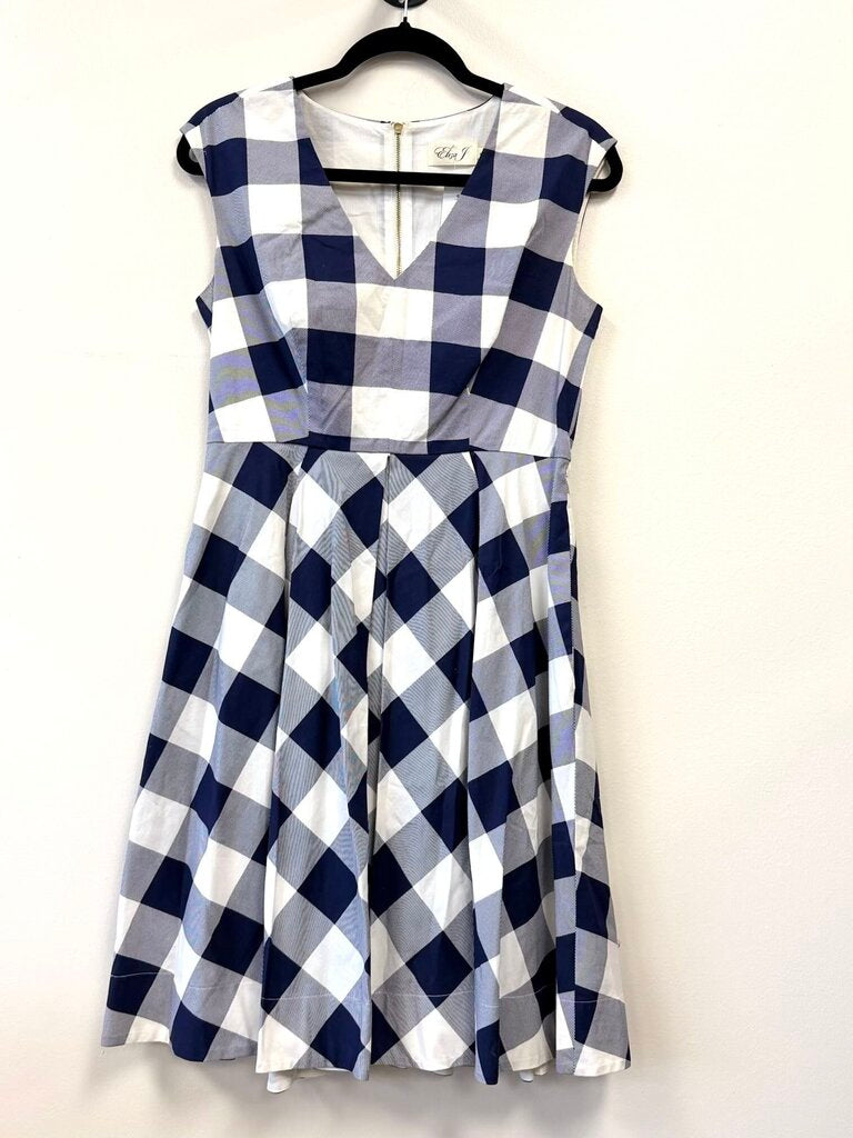 Sleeveless Checked V-neck