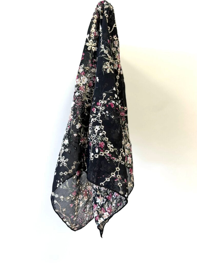 Floral Eyelit Scarflet