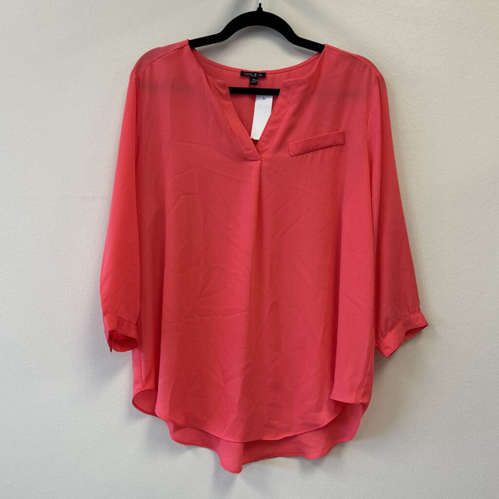V-neck w/ mock pocket