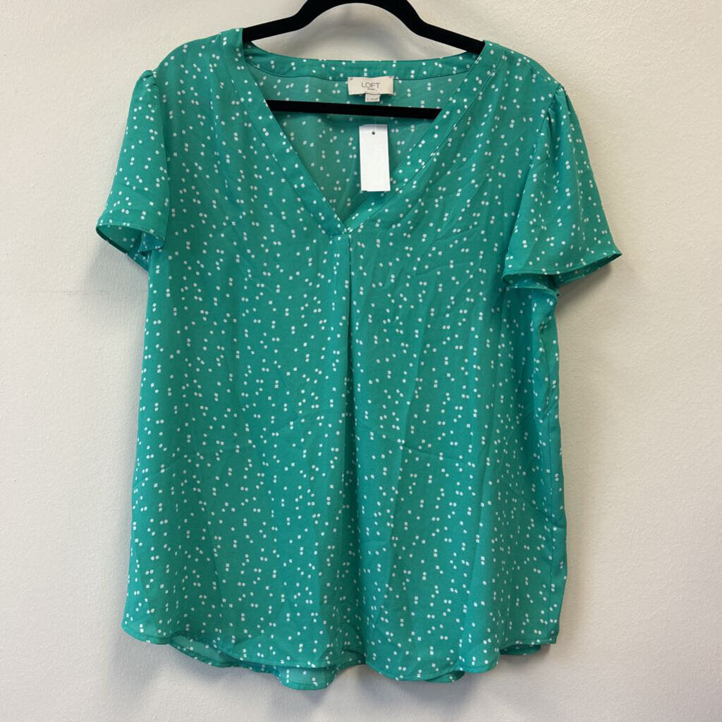 V-neck Dots