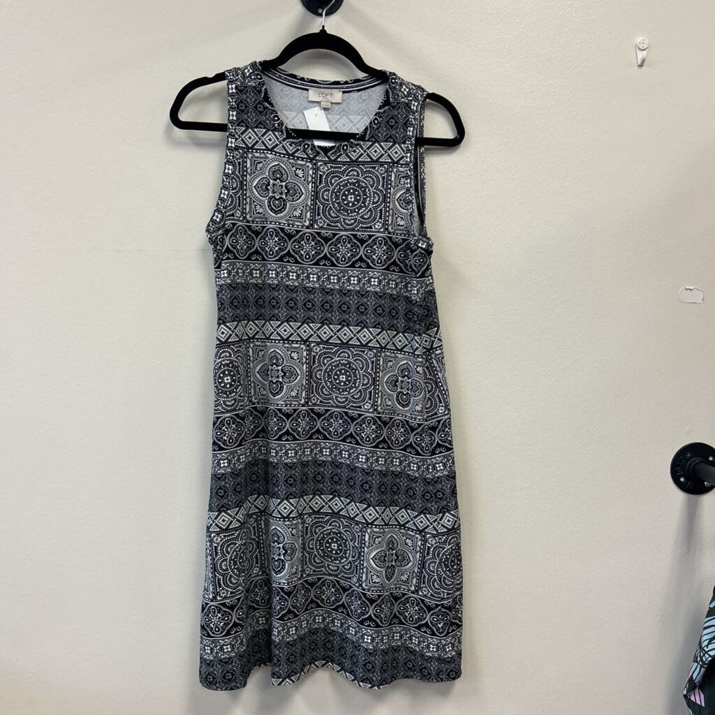 Sleeveless paisley pattern
