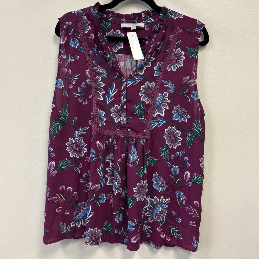 Floral V-neck w/lace accent