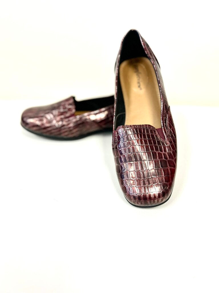 Alligator print close toe
