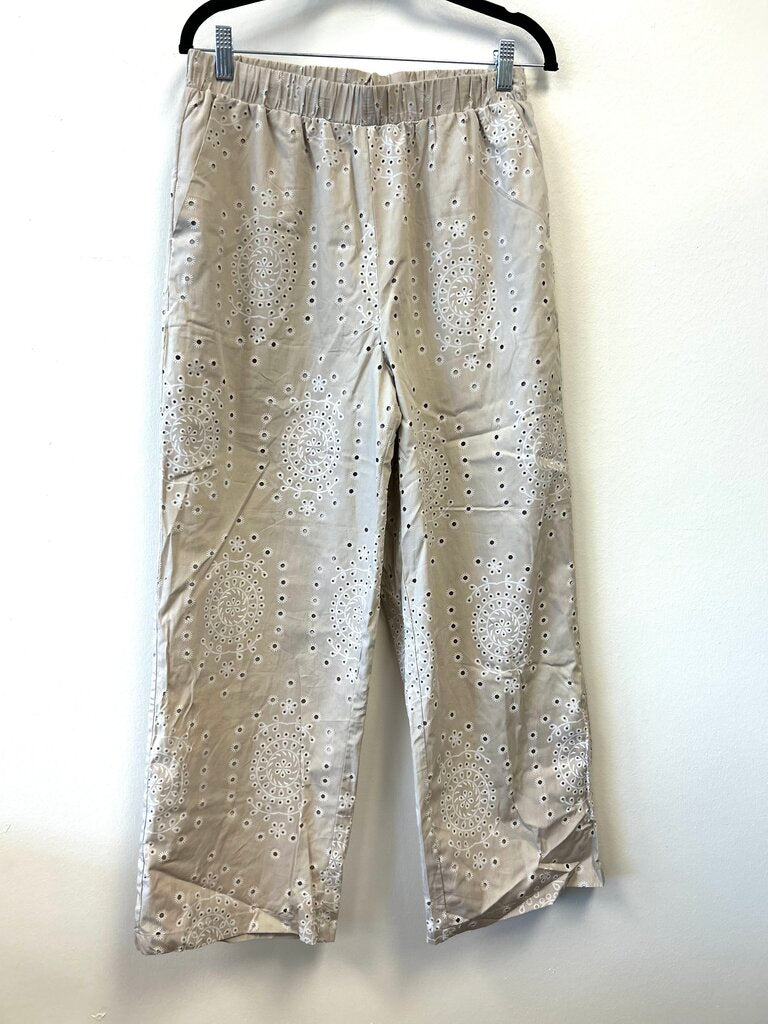 Eyelit w/ elastic waist