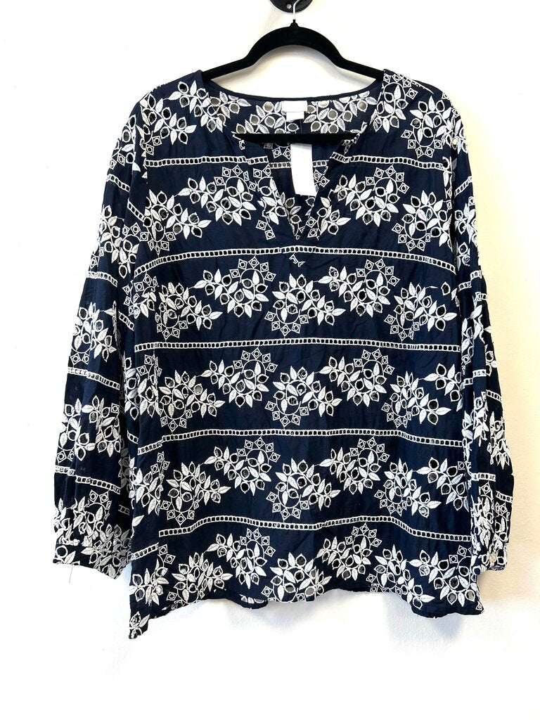 Eyelit V-neck