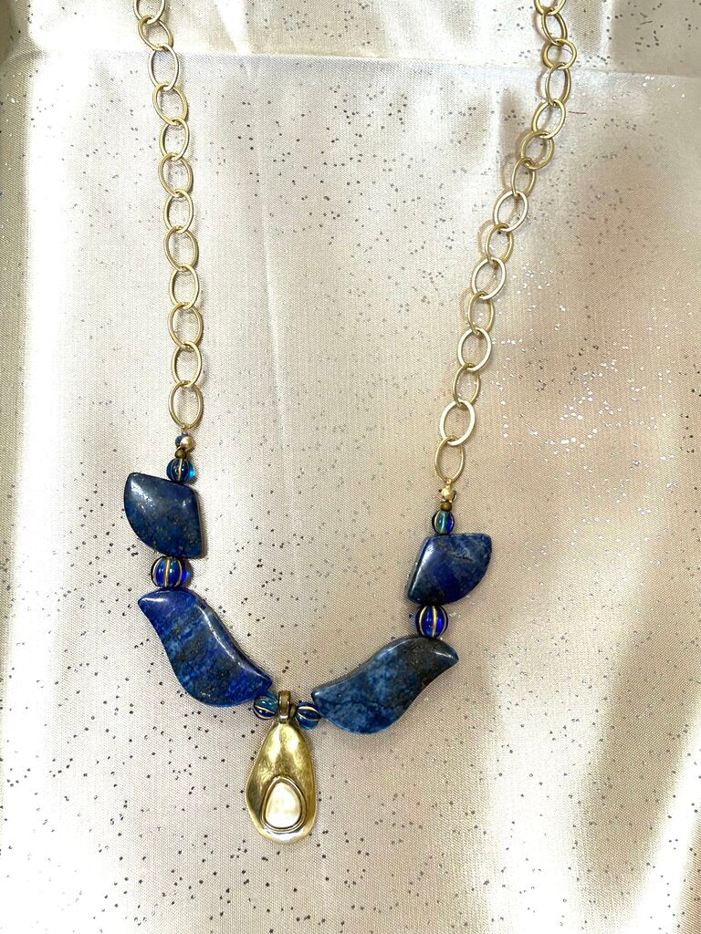 Pearl/Gold Pendant Neck
