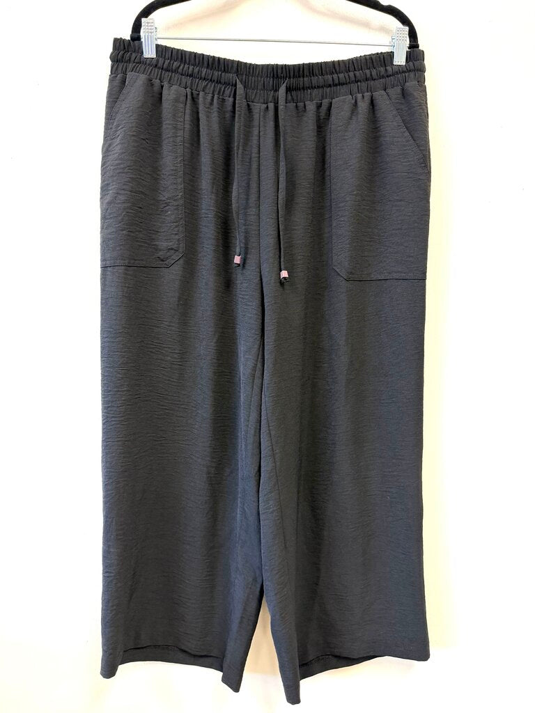 Elastic drawstring waist capri