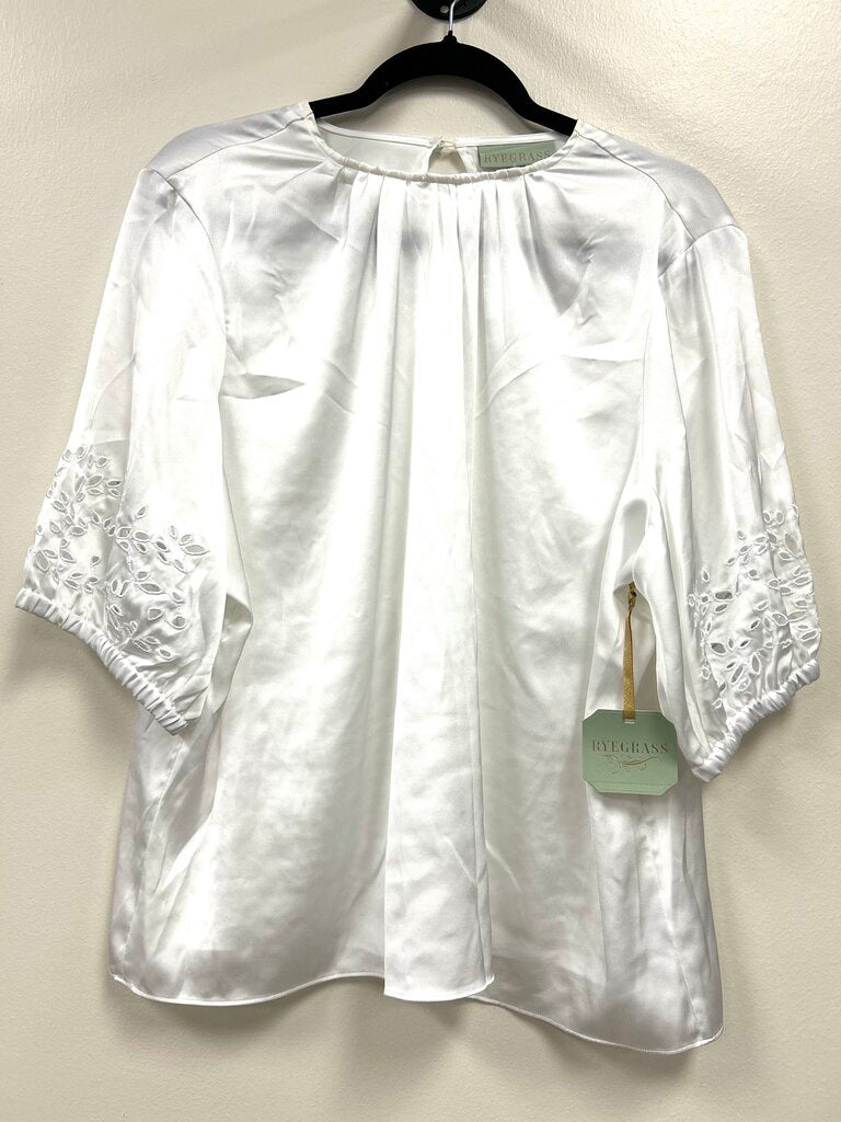 NWT Eyelit Sleeve